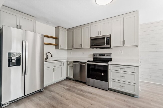 Building Photo - 316 24th St