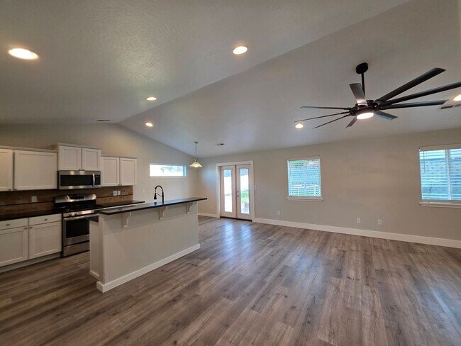 Building Photo - 6009 Pimlico Dr