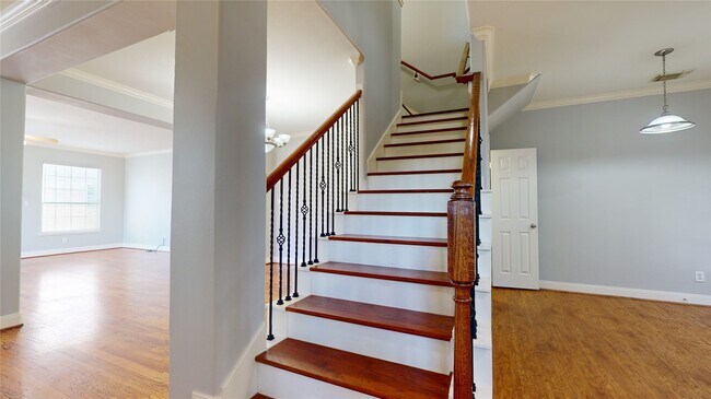 Building Photo - 328 Malone St