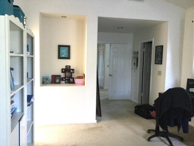 Building Photo - 6 Dockside Cir