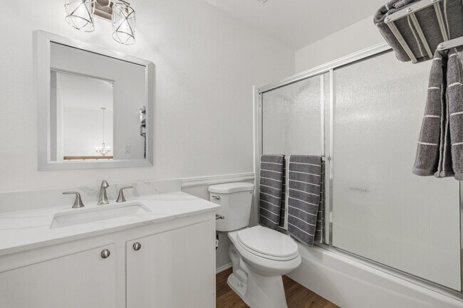Building Photo - Beautifully Updated Home in Lake Lindero