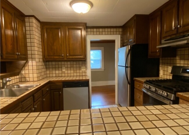 Kitchen - 95 Logan Ln