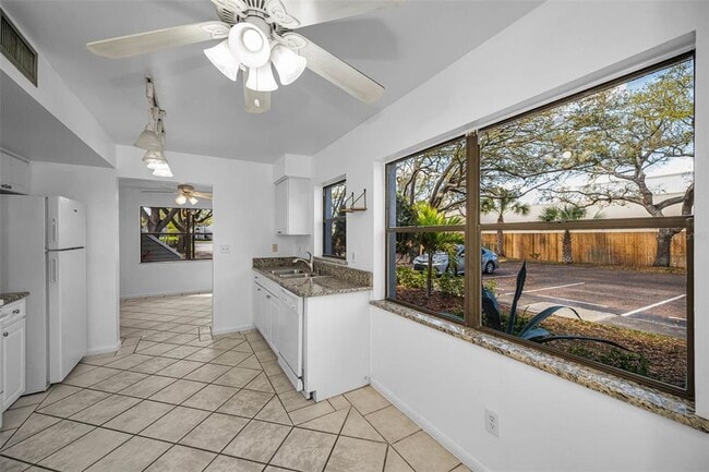 Building Photo - 10626 Longwood Dr