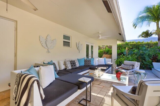 Building Photo - 835 Canary Walk