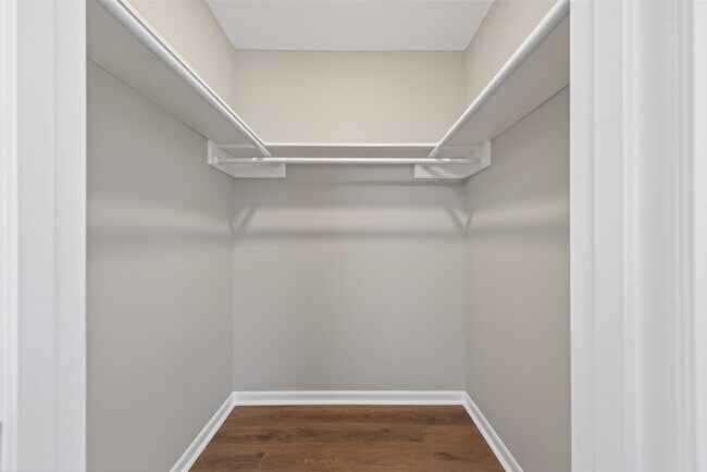 Building Photo - 105 Glenmora Ct
