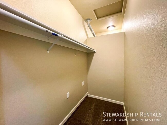 Building Photo - 618 Camden Ln