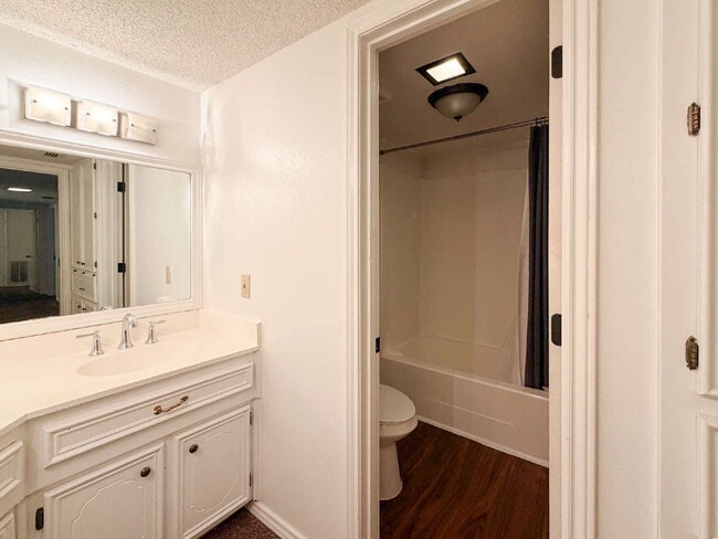 Building Photo - Beautiful 6 bed, 2 bath home in Burleson!