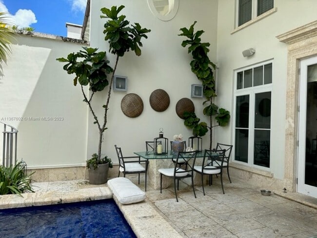 Building Photo - 645 Almeria Ave