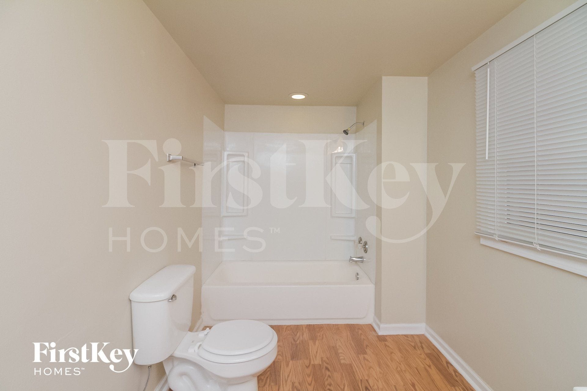 Building Photo - 1369 Hinman St