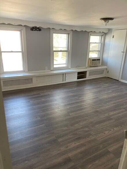 Building Photo - 59 E Paul Ave