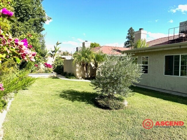 Building Photo - FULLY FURNISHED, Beautiful Home Located In...