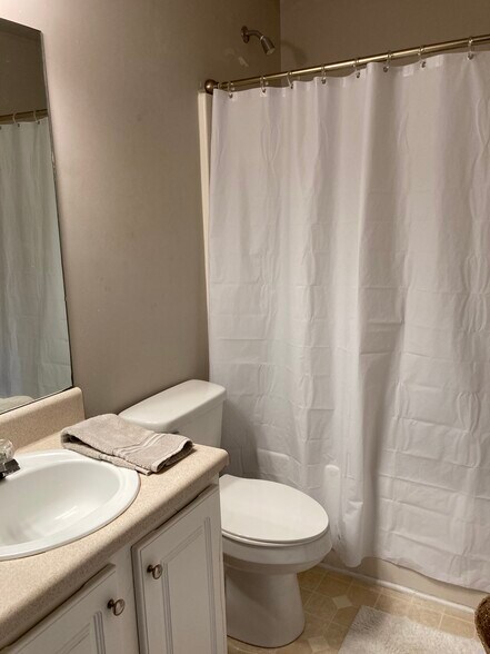 Building Photo - 215 Brookstone Point
