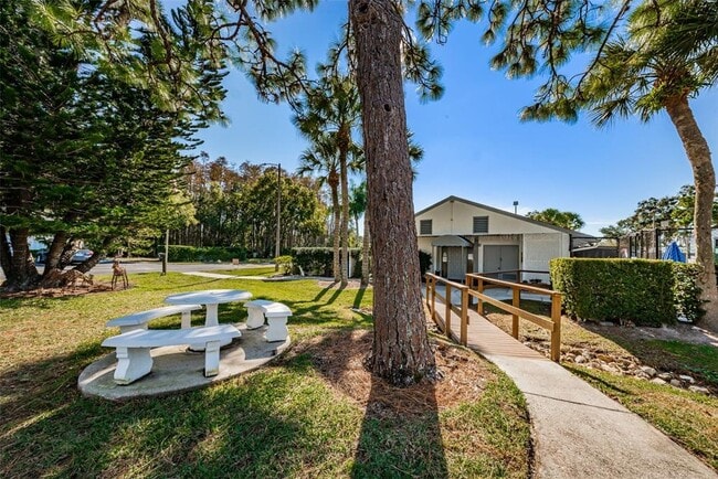 Building Photo - 1151 Pine Ridge Cir W