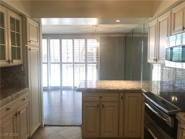 Building Photo - 205 E Harmon Ave