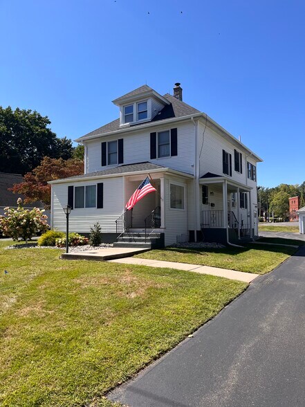 Second floor 1 bedroom 1 bath - 48 Church St