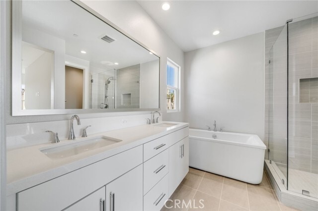 Building Photo - 716 Olivier Dr