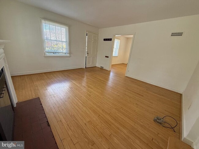 Building Photo - 2115 N Potomac St