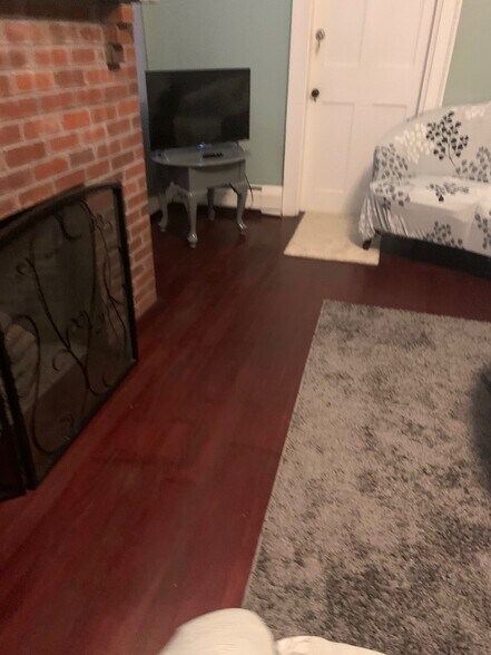 Living Room - 75 Mill St