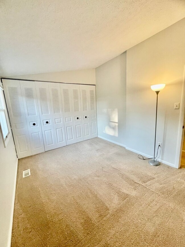 Building Photo - 2 Bed 1.5 Bath- Oakdale PA! Hawthorne Vill...