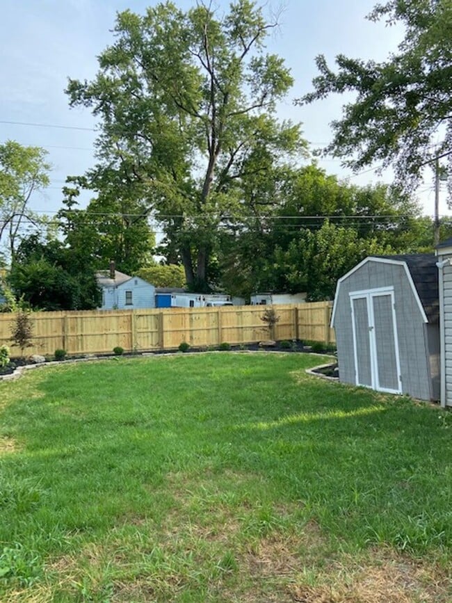 Building Photo - Charming 3-Bedroom Home in Clintonville!