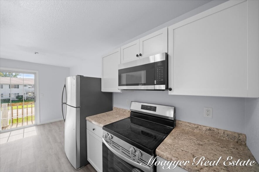 Building Photo - 1041 Abbey Ct