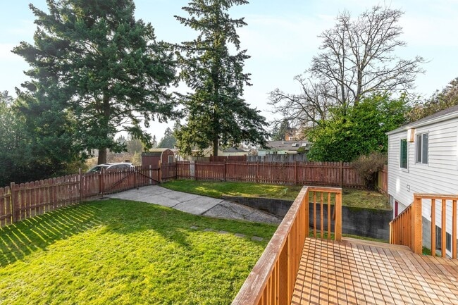 Building Photo - Updated 3 Bedroom Northgate Home with Atta...