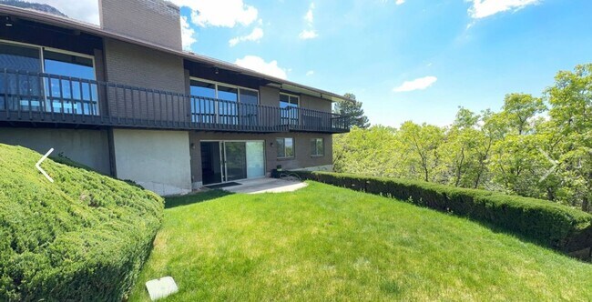 Building Photo - Large home with spectacular Salt Lake City views