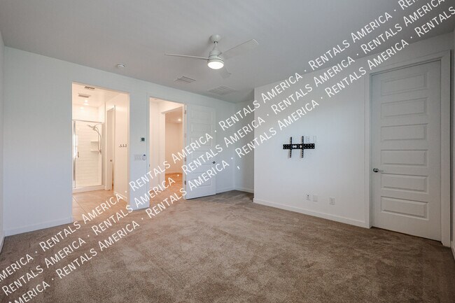 Building Photo - 4077 S Sabrina Dr