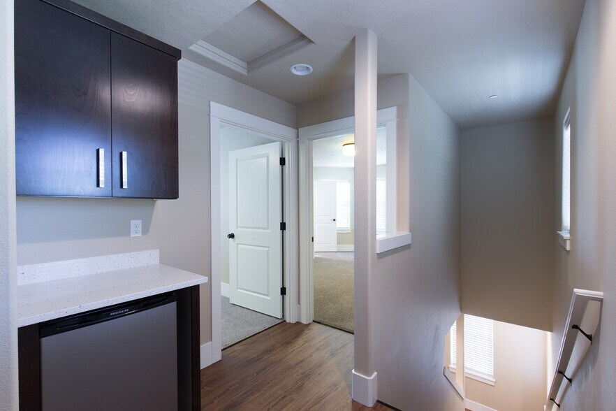 Building Photo - 915 SW 10th St