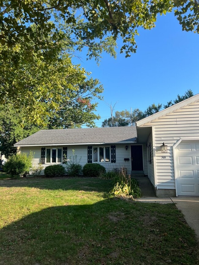 Primary Photo - Lovely 2 Bedroom Southside Holland