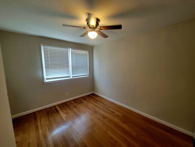 Building Photo - 2224 Graythorn Rd