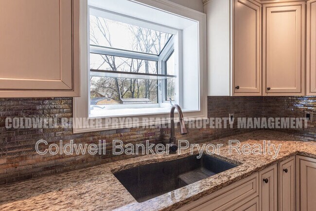 Building Photo - 128 S St Marks Ave