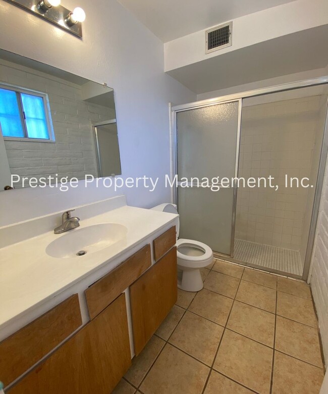 Building Photo - East Side Living Offering, Comfort & Conve...