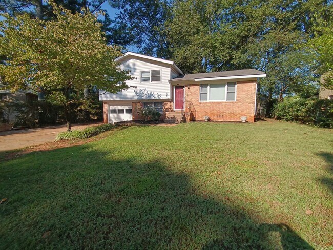 Building Photo - Half off first month rent move in special