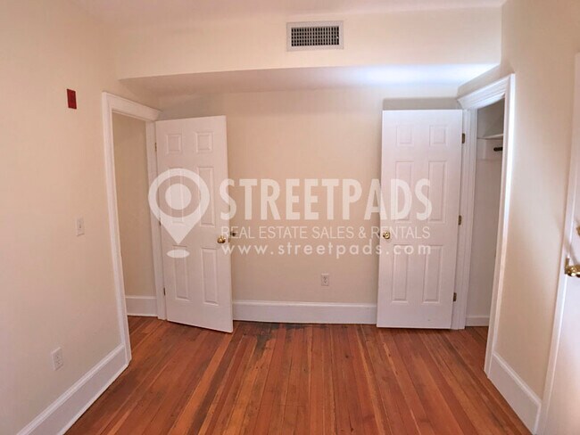 Building Photo - 881 Massachusetts Ave