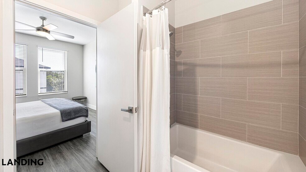 Building Photo - 4950 W Prescott St