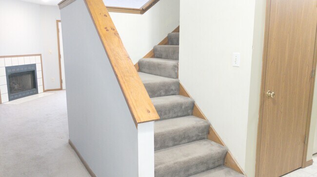 Building Photo - 296 Wintergreen Dr