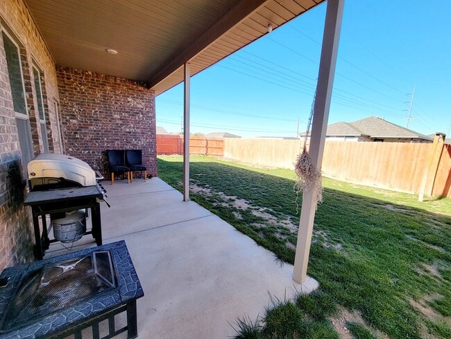 Building Photo - Upland Crossing - 3/2/2