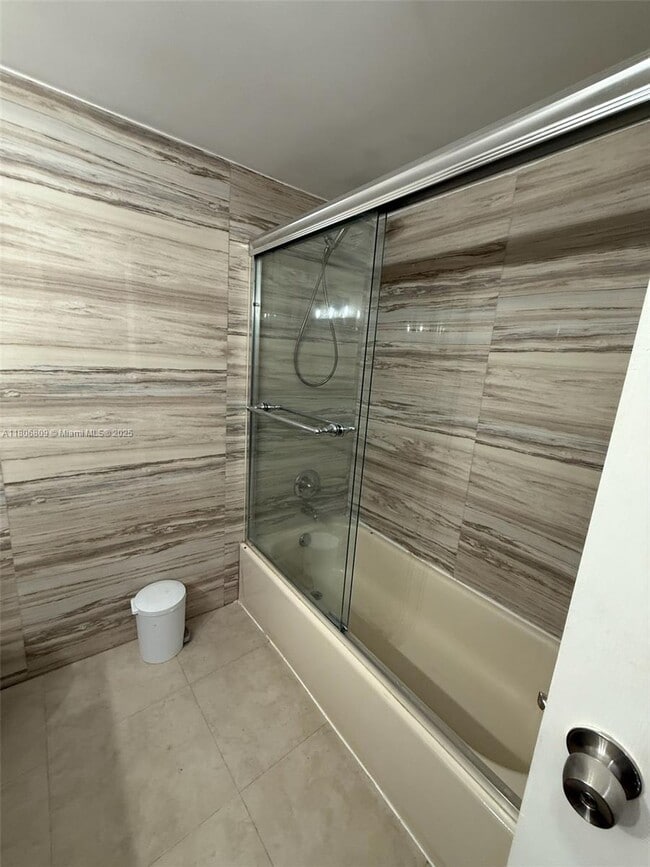 Building Photo - 2701 SW 58th Manor