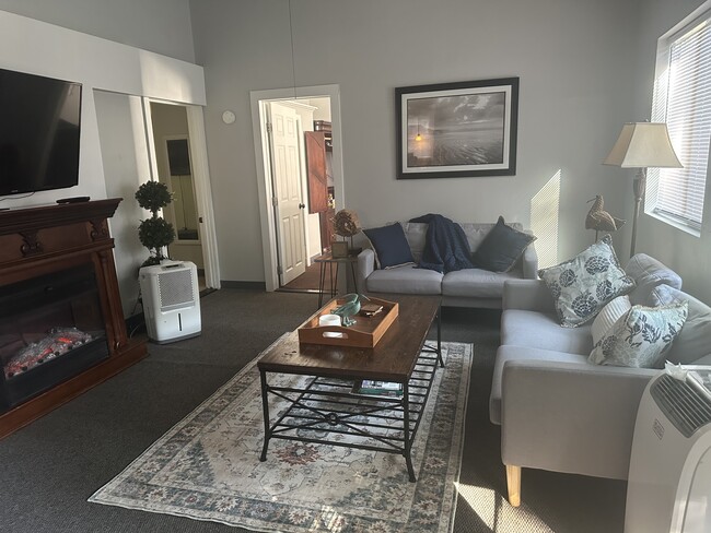 Building Photo - 1857 Division Rd