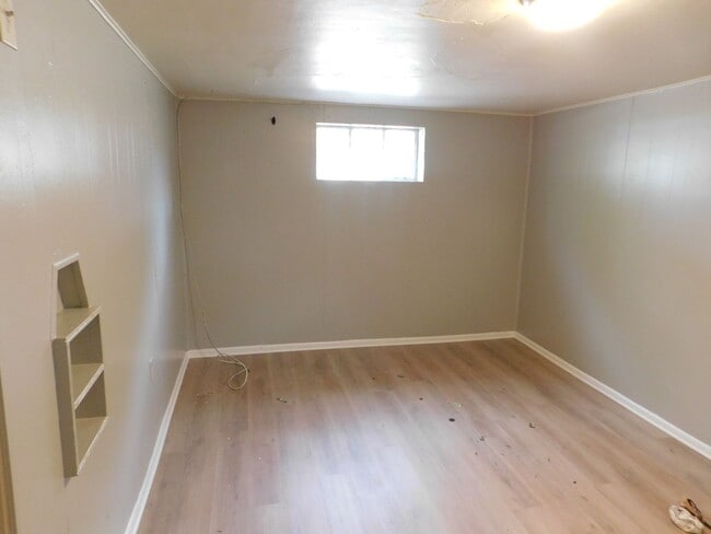 Building Photo - Recently updated 1 bedroom apartment in Wi...