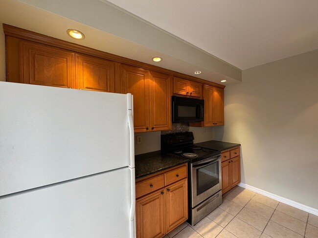 Building Photo - 5268 Middle Ct