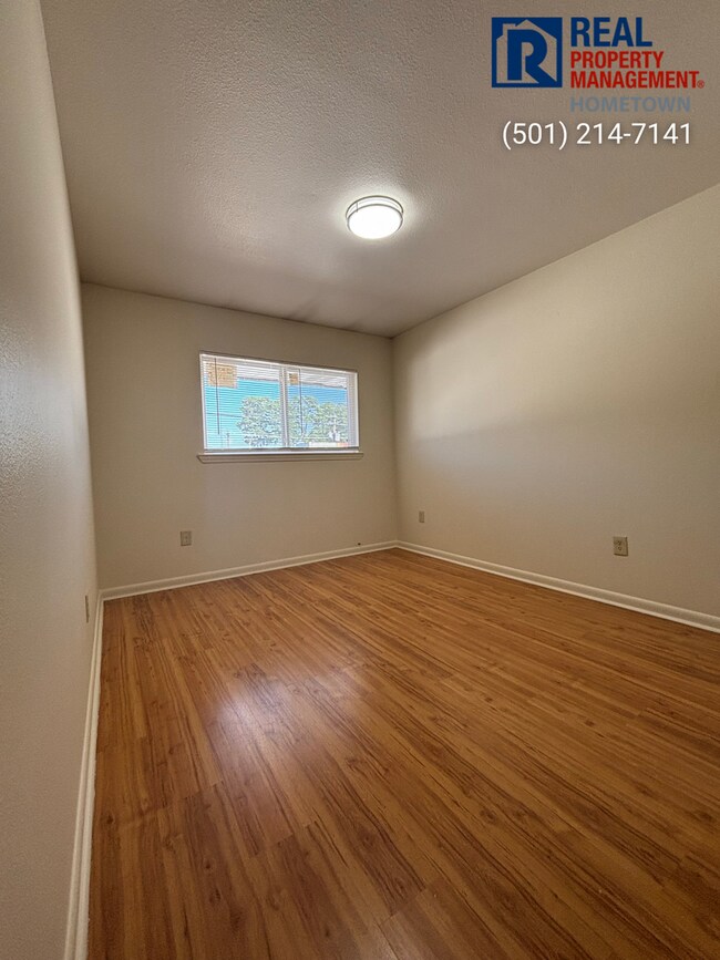 Building Photo - 3415 Town Country Ave