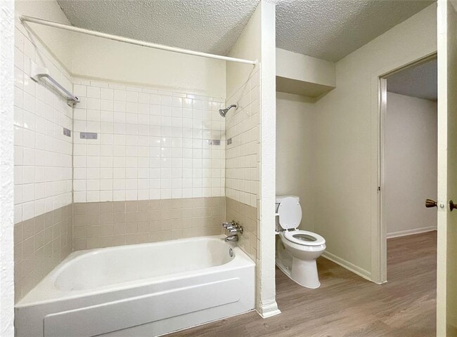 Building Photo - 904 N Meadows Dr