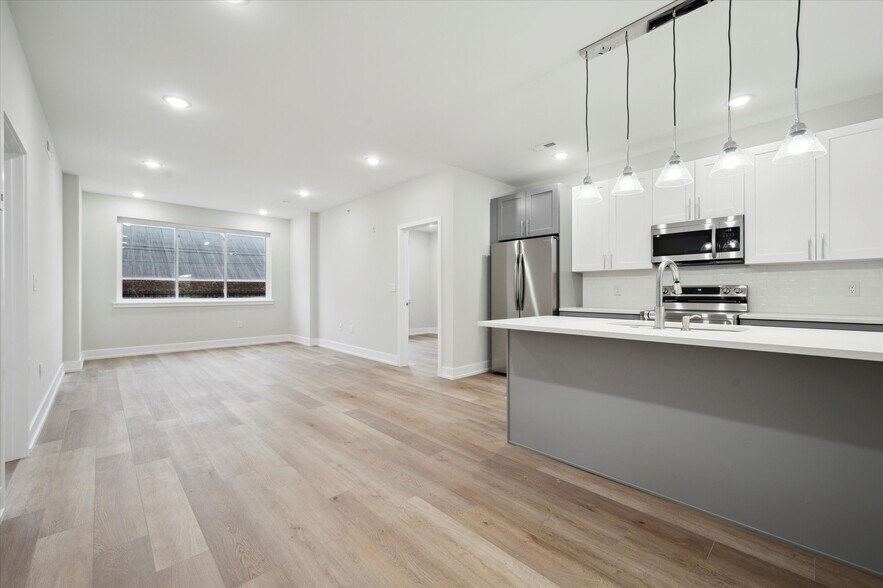 Building Photo - 701 N 40th St