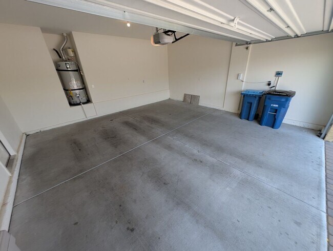 Building Photo - 4333 Glossier Ave
