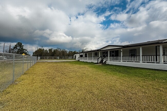 Building Photo - 17319 Wells Dr