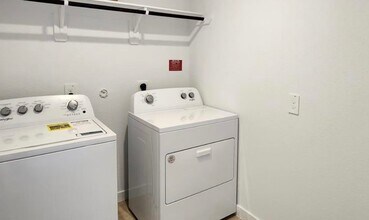 Building Photo - 3926 Pierce Pl Ln