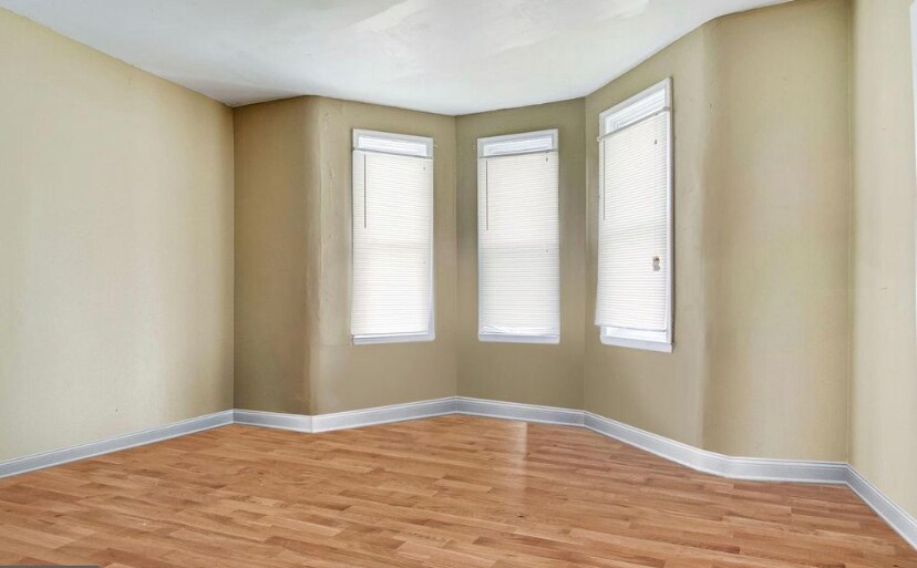 Building Photo - 4002 Fernhill Ave