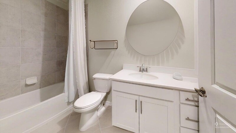 Building Photo - 15375 Grn Acrs Ave